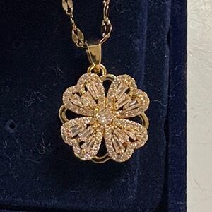 Gold 4 Leaf Clover Spinner Pendant Necklace - Women's Jewelry